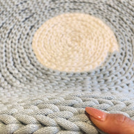 Tappeto intrecciato a mano