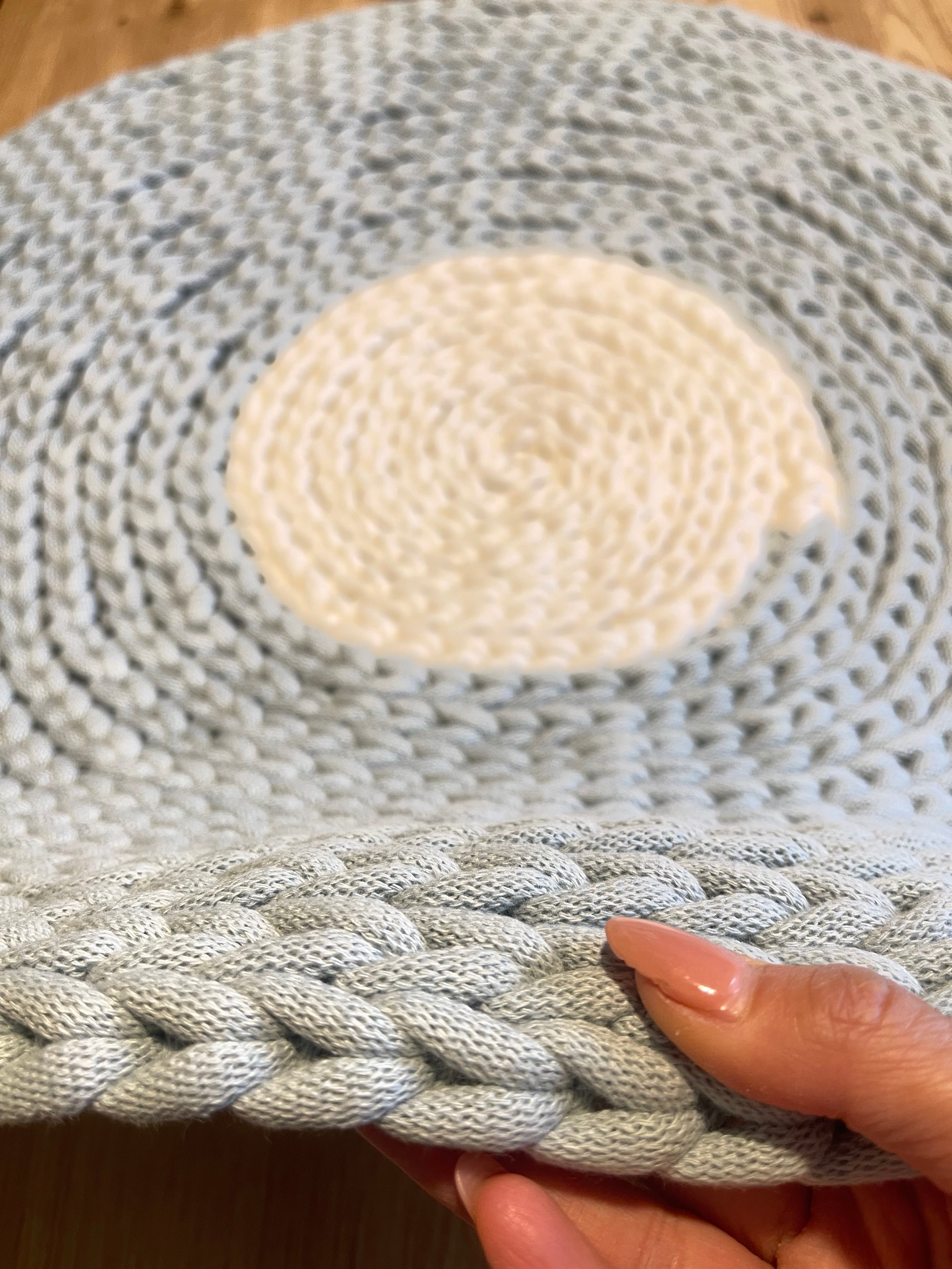 Tappeto intrecciato a mano